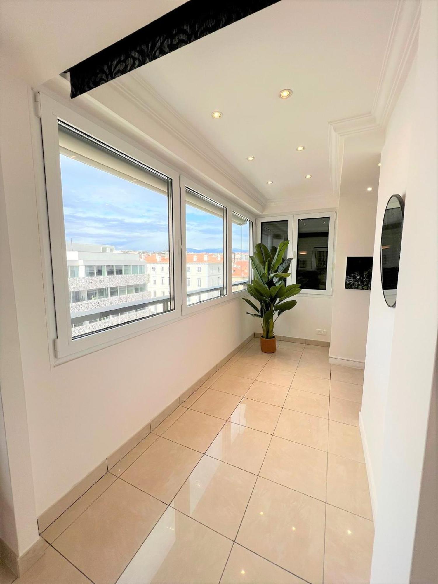 Agence Aici - Appartements Gray D'Albion Канны Экстерьер фото